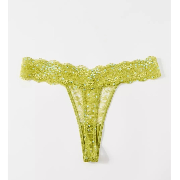 URBAN OUTFITTERS Out From Under Lace Low-Rise Lace
Thong - Picture 2 of 5